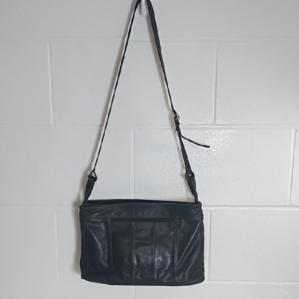 Black Leather Purse 12" Long X 4" Wide X 8" Height Adjustable Strap - Picture 11 of 16
